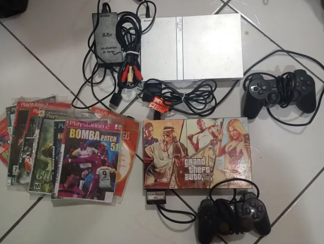  3 PS2 consoles 2 completos