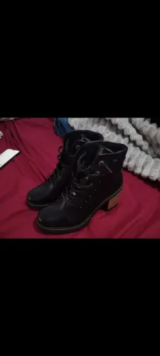 Bota Dakota em perfeito estado. Linda e muito confortável.