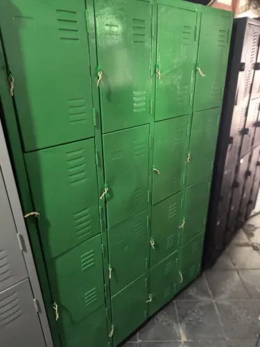 Armário Roupeiro 16  portas 