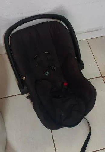 Poltrona amamentação, carrinho de bebê, bebê conforto e baú para moto