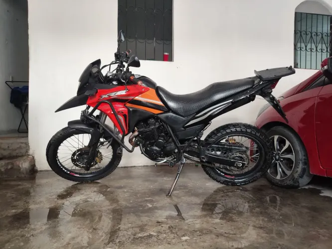 OPORTUNIDADE XRE 300 2015 8 MIL