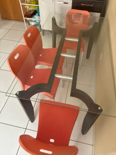 Mesa com 4 cadeiras