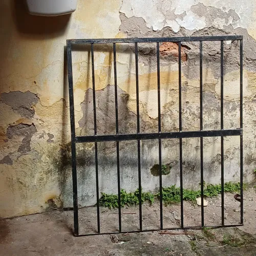 Venda de uma grade de aço