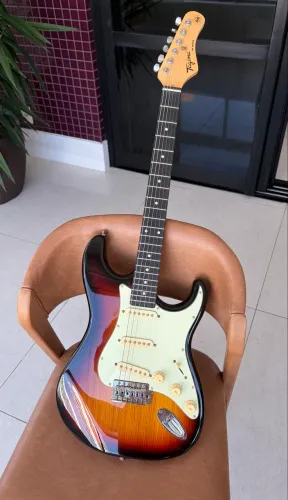 Guitarra Tagima TG-500 Sunburst e amplificador Meteoro MG-15R