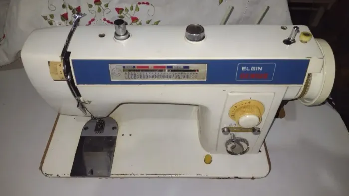 Maquina de costura antiga Elgin Genius