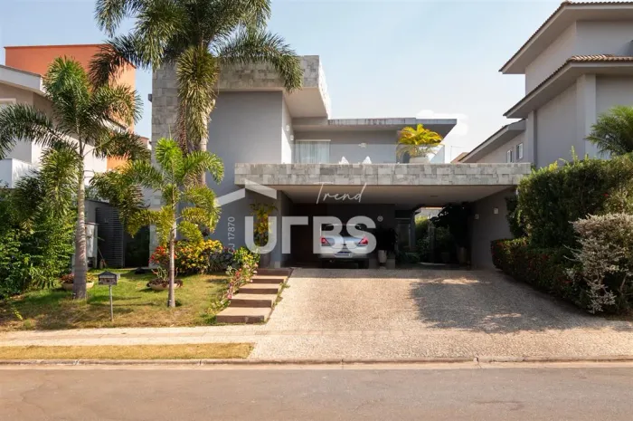Casa tipo sobrado à venda no condomínio Jardins Valência em Goiânia com 4 suítes.