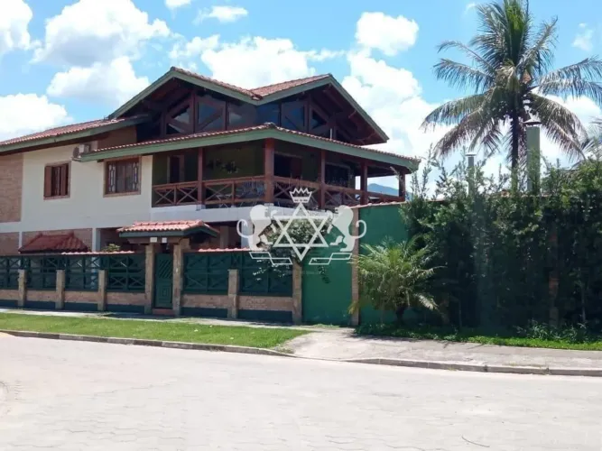 Sobrado com 4 quartos e piscina à venda, 450 m² - Capricórnio, Caraguatatuba