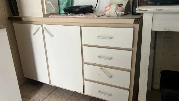 Moveis de cozinha completo com 4 módulos em madeira e fórmica. Não e MDF