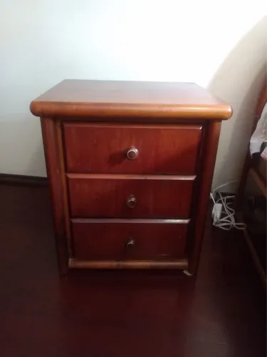 Jogo de quarto em madeira estilho Clássico/ Vintage 