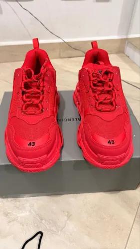 Tênis Balenciaga triple S