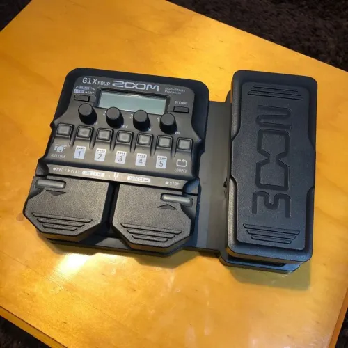 Pedaleira Zoom G1x four