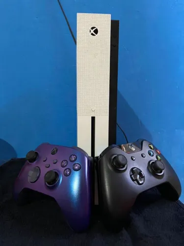 XBOX ONE S + DOIS CONTROLES