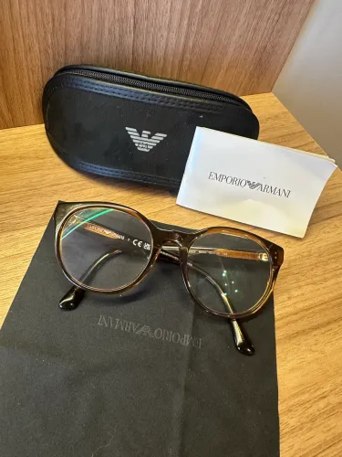armação emporio armani arredondada marrom