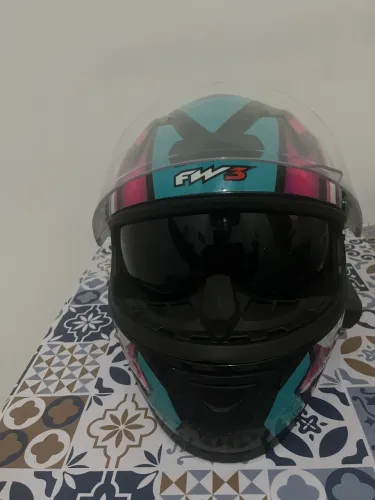 Capacete fw3 usado 