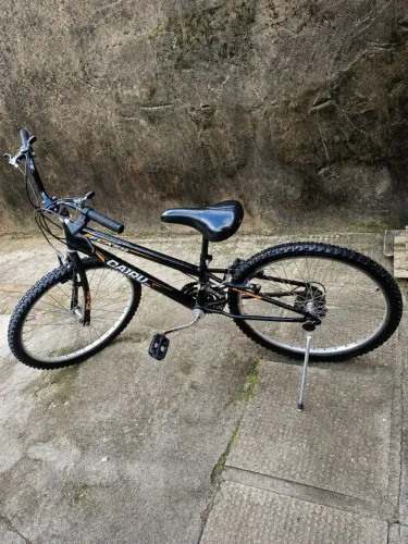 Bicicleta aro 24, com marcha 