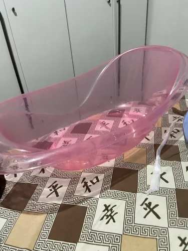 Banheira rosa de bebê