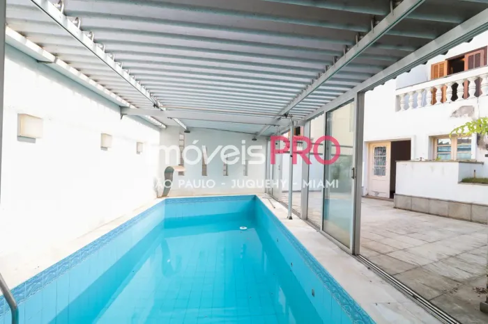 Ótima casa com piscina na Aclimação !