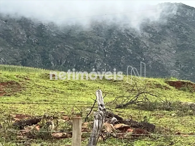 Casa em Prados com vislumbrante vista para o vale e as montanhas