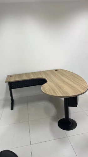 MESA DE ESCRITORIO COM 2CADEIRAS