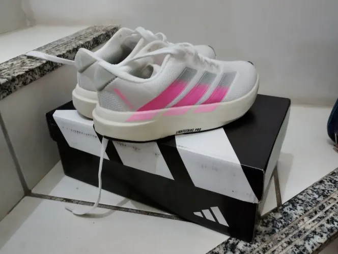 Tênis Adidas Adizzero feminino