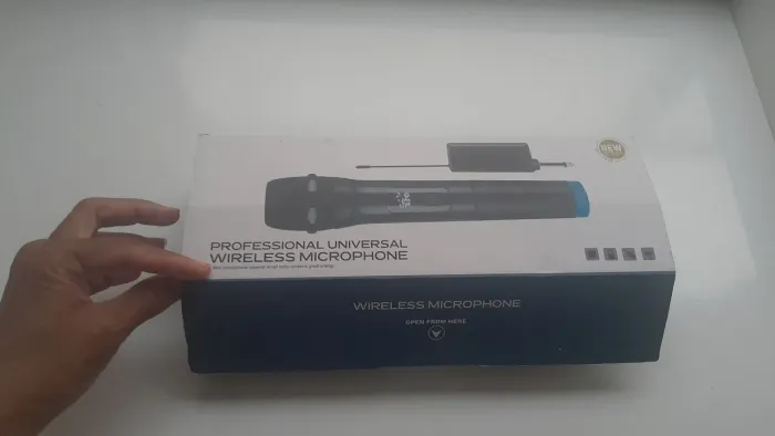 Microfone sem fio em perfeito funcionamento
