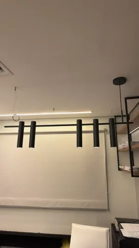 Lustre Pendente linear preto com regulagem de altura