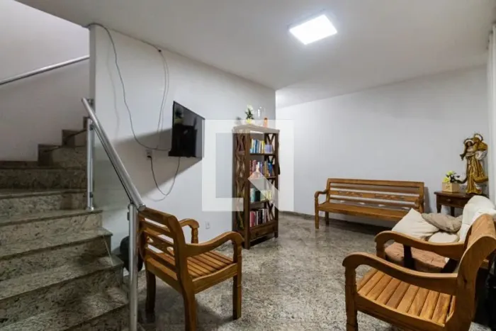 Casa à Venda - Vila Carrão, 4 Quartos, 150 m2