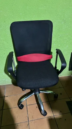 Vendemos cadeira de escritório giratória reformadas