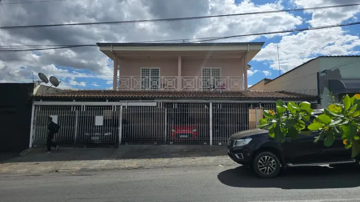 Imóvel para renda 6 unidades + potencial comercial Avenida das Bandeiras