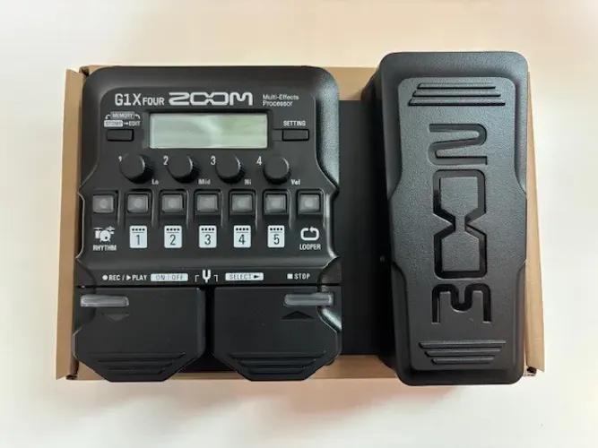 Pedaleira Zoom G1x Four Multi Efeitos Zera