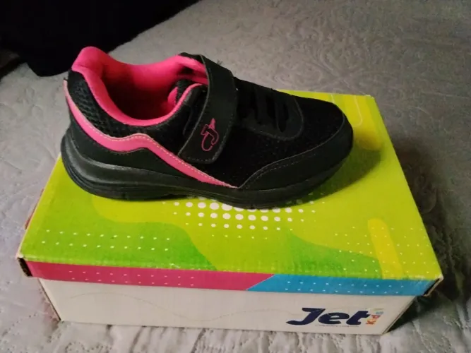 Tênis feminino novo número 29 por 40,00reais 