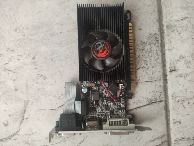 Placa de vídeo NVIDIA GeForce GT210 1gb DDR3