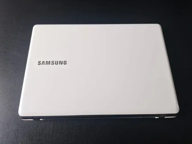 Notebook Samsung NP370E4K em estado de novo.