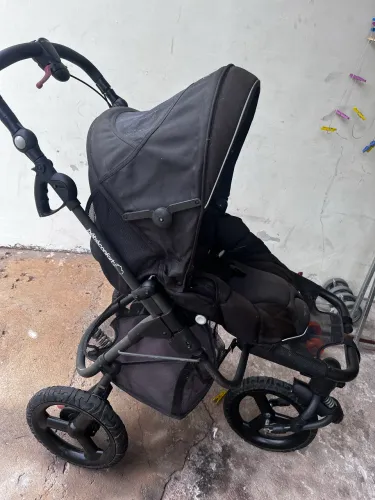 Carrinho de corrida de bebê