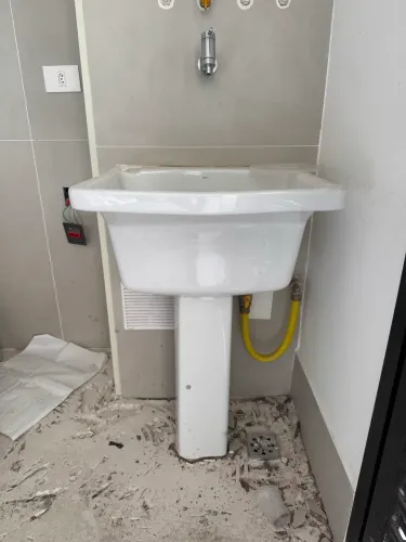 Tanque em cerâmica com coluna Deca 30 litros