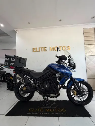 TRIUMPH TIGER 800 XRx - PRONTA PARA QUALQUER AVENTURA