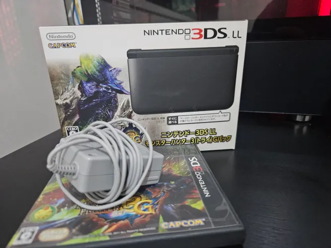 Nintendo 3DS XL Preto desbloqueado e muito bem conservado acompanha dois jogos originais