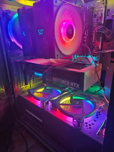 RTX 4070 Gigabyte Eagle OC 12GB Triple Fan usada - excelente estado