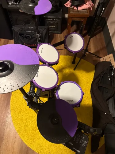 Bateria eletrônica praticamente nova 