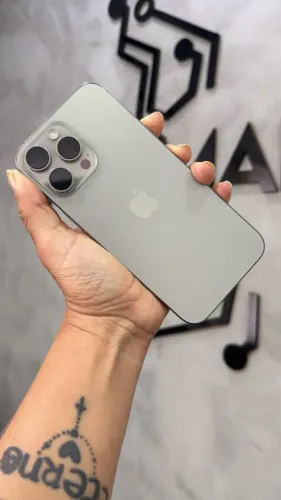 iPhone 16 Pro Max Natural Titanium - 256GB (Com Garantia Apple até 03/2027)