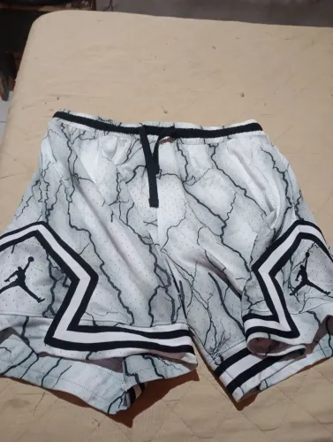 Calsao Jordan tamanho 2Xl mas veste GG também troca ou venda leia