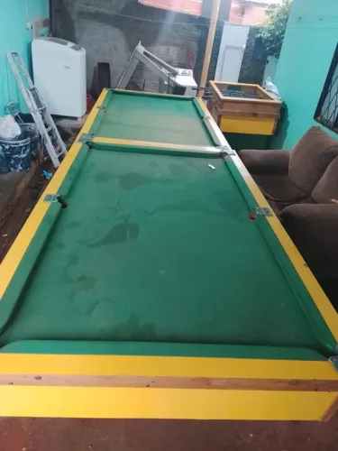 Mesa de sinuca e mesa de pinbolin