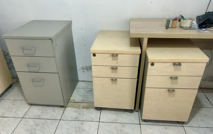Móveis para Escritório, Mesa, Gaveteiro, Armário e Painel Canaletado