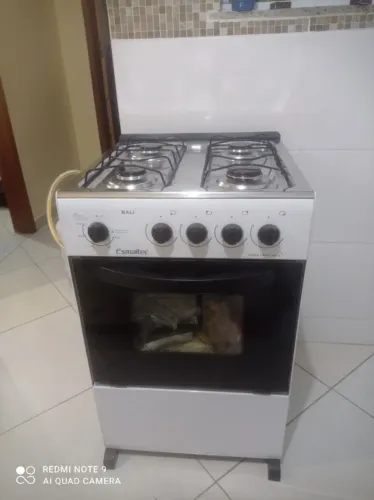Fogão de 4 bocas semi novo