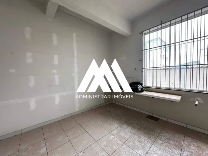 Alugo loja comercial em Itaúna com excelente localização!