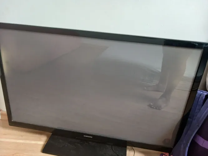 Vendo Tv para retirada de peças
