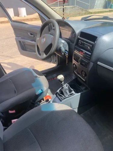 Fiat Palio ELX 1.0 Fire/30 Anos gasolina 8V 4P 2005