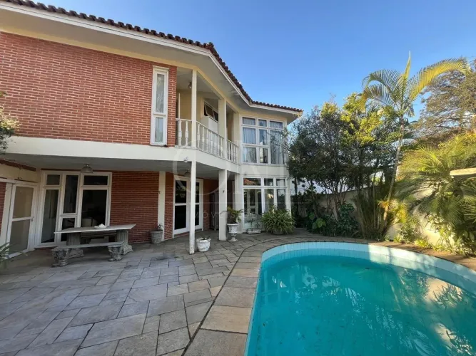 Casa com piscina, 4 quartos, 3 suítes à venda em Alto de Pinheiros