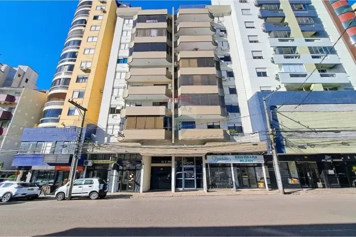 Cobertura Duplex à venda no Centro, em frente à Praça Tochetto, Passo Fundo/RS