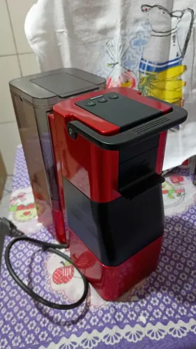 Cafeteira em ótimo estado.
